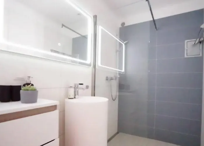 Apartment Apartment *